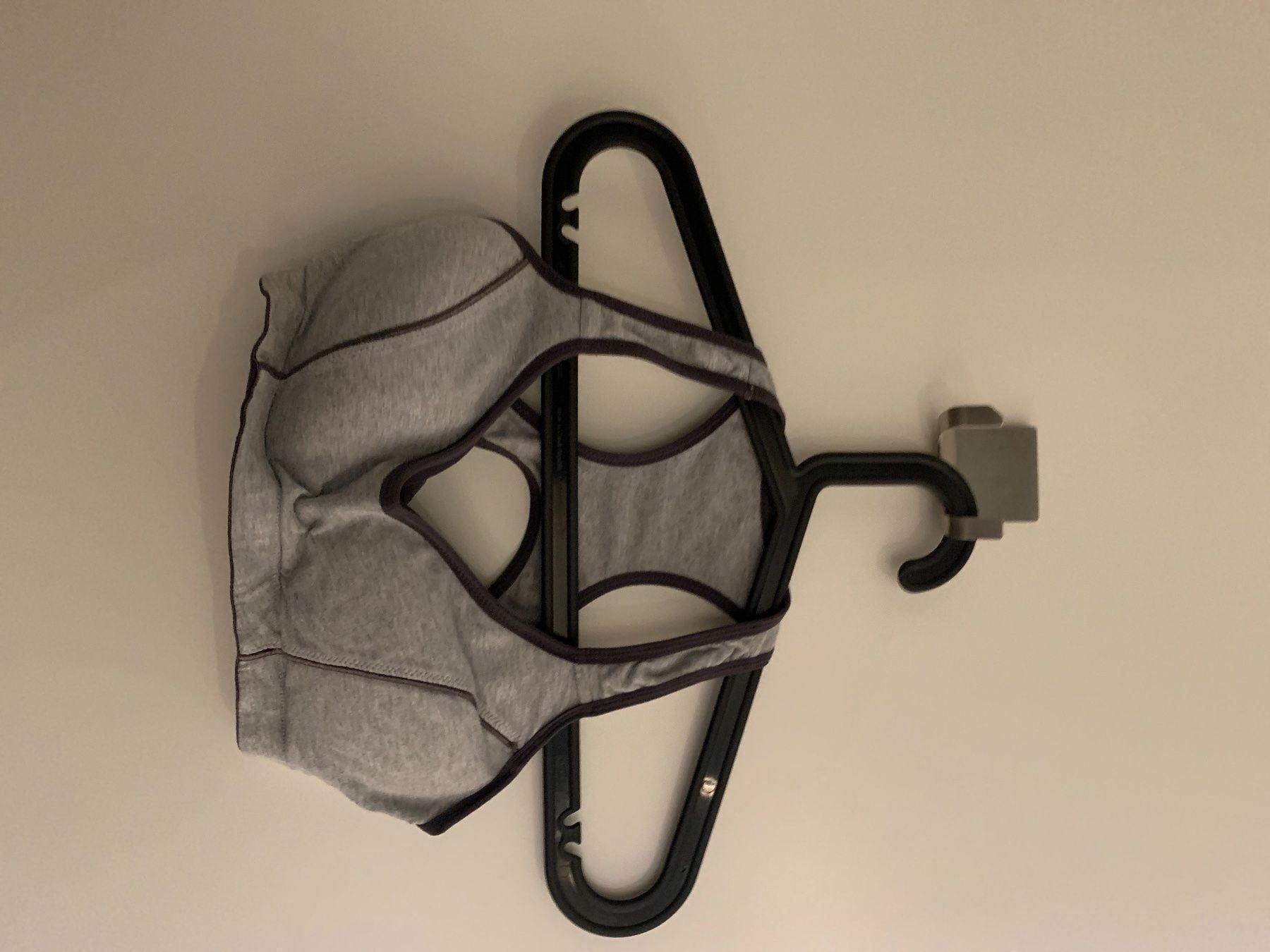 Top: Sport Bra – Nuovo (secondo la descrizione) da Zürich venduto da Alpen209 3