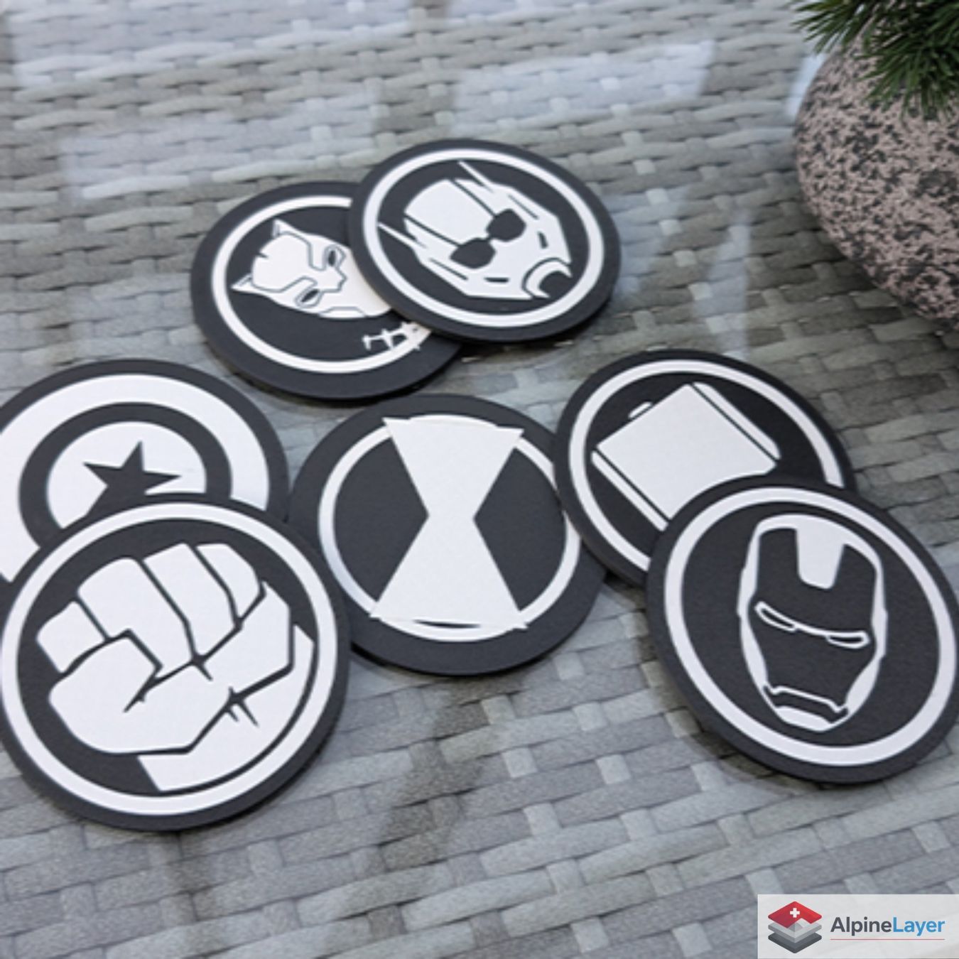 Sottobicchieri: Marvel Heroes Coaster Set 3D Printed Drink Coasters – Nuovo (secondo la descrizione) da Losone venduto da AlpineLayer