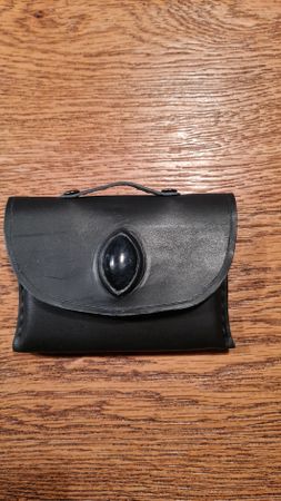 Schwarzes Portemonnaie/Etui Leder mit Falkenauge Handarbeit