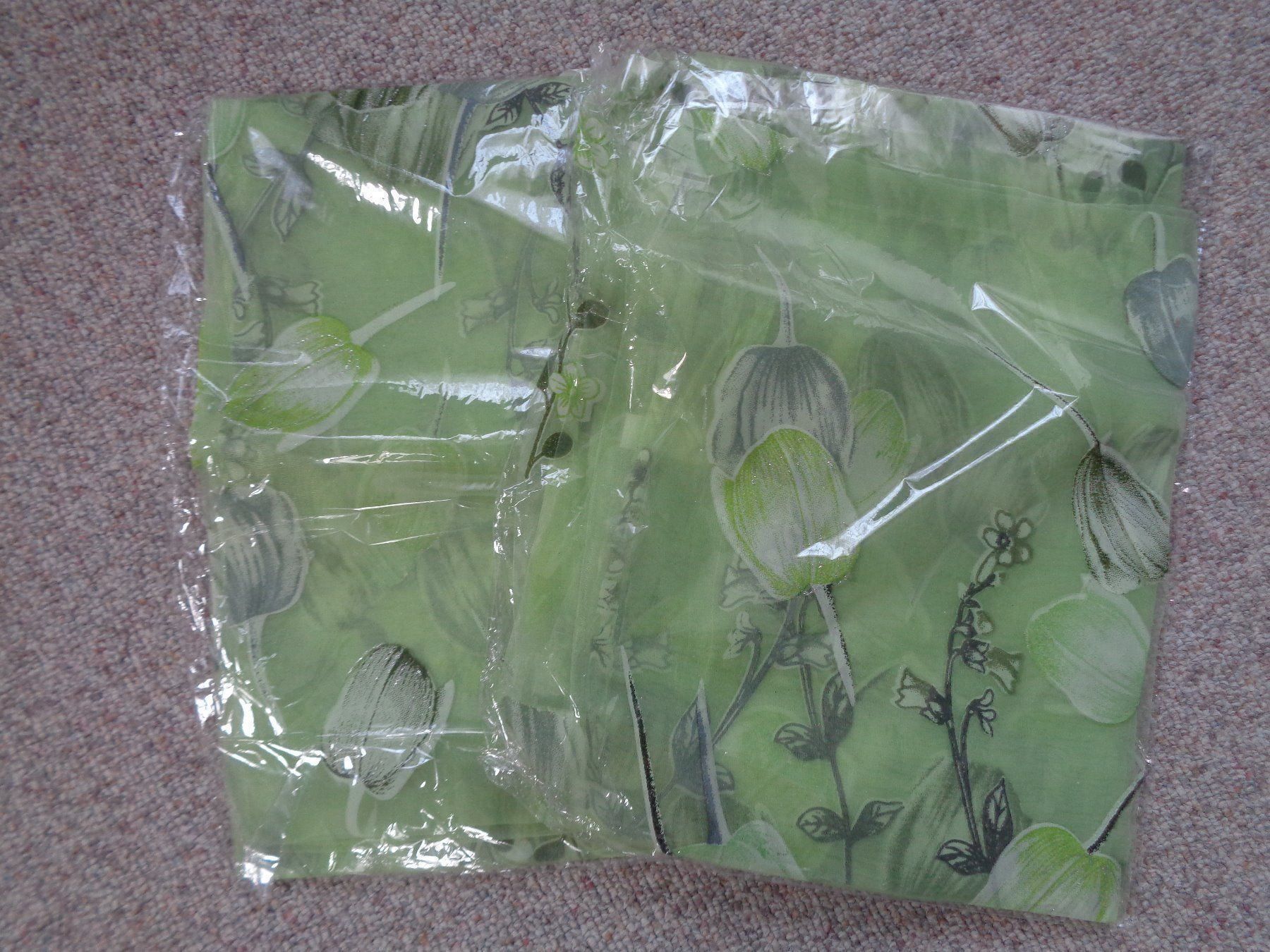 Vorhänge: Grüner Vorhang mit Blumen (2 Stk.) – Neu und originalverpackt aus Langenbruck von Gumsi 1