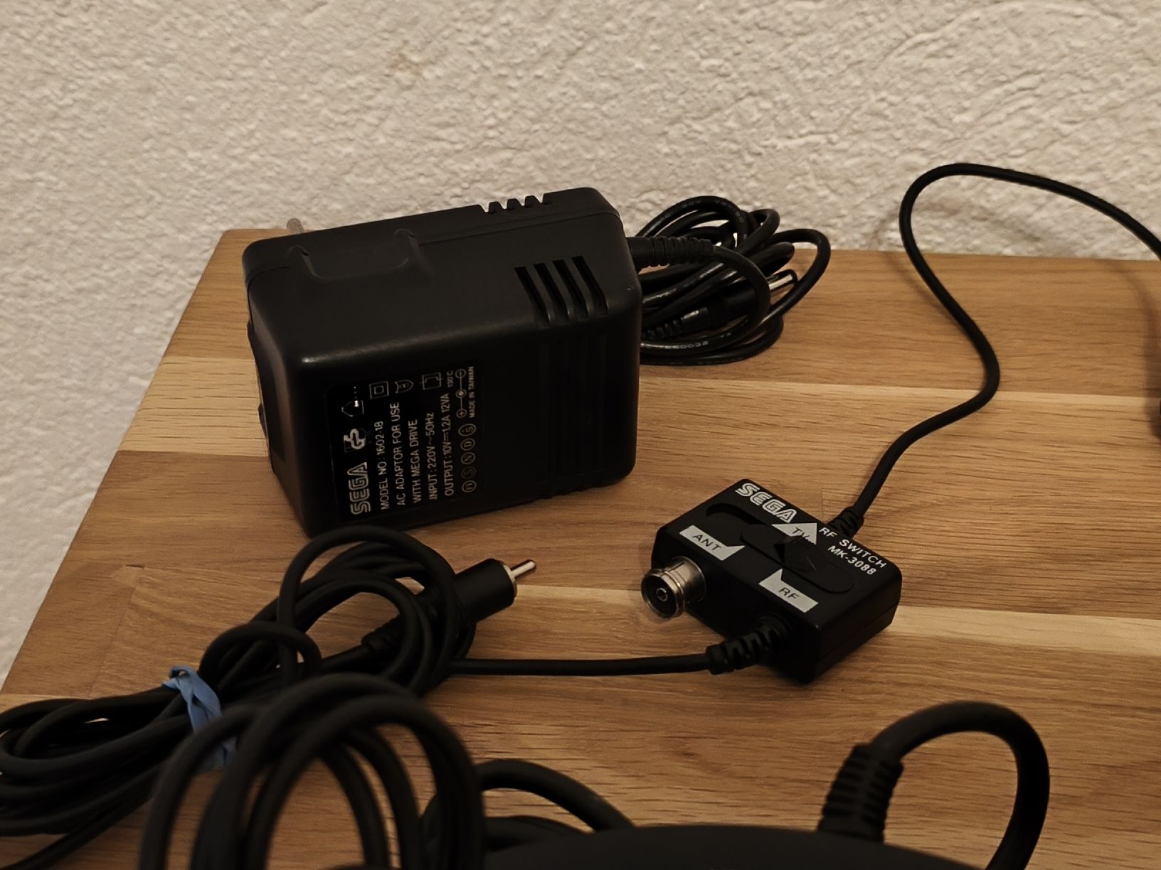 Sega Console: Console Sega Mega Drive 1 genesis - sonic + manette – Usato da Conthey venduto da Th3gr4yf0x 3