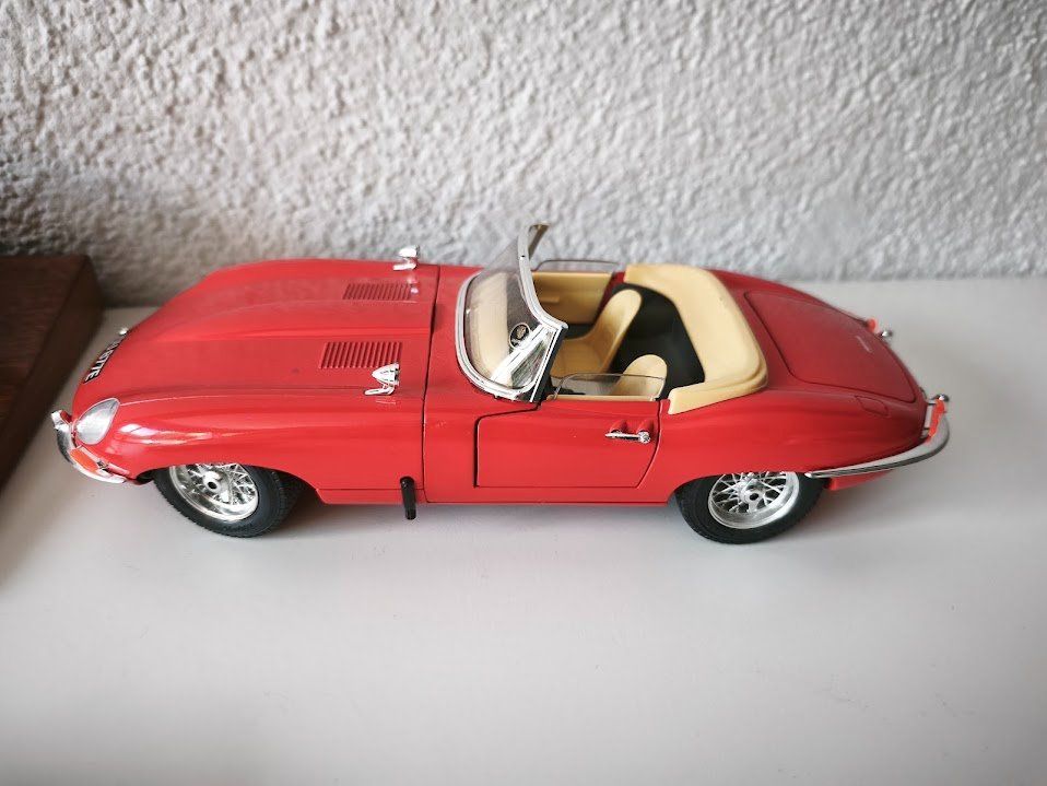 Jaguar Modellini d'auto: 3x Modellauto Jaguar E-Type Cabriolet Corgi Bburago 1961 – Usato da Toffen venduto da Immo-Erben 2