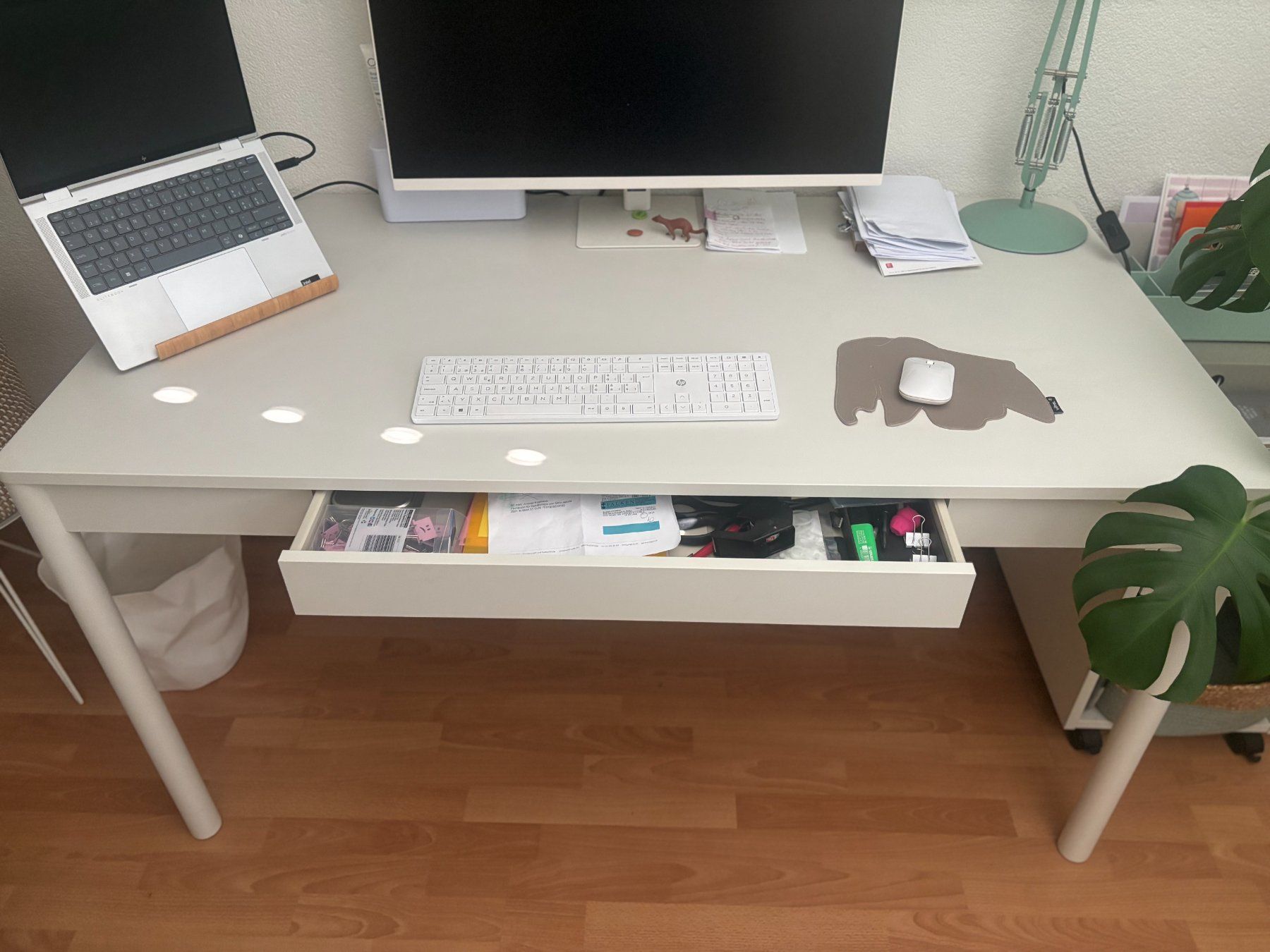 Ikea Schreibtische: Schreibtisch im skandinavischen Design – Gebraucht aus Zürich von Jsuter1 1