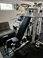 Technogym Abduktor Maschine weiss schwarz gebrauchter Zustan