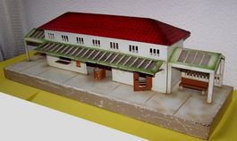 Kibri #52/48 Spur 0: Blech-Bahnhof mit Seitenhallen von 1950