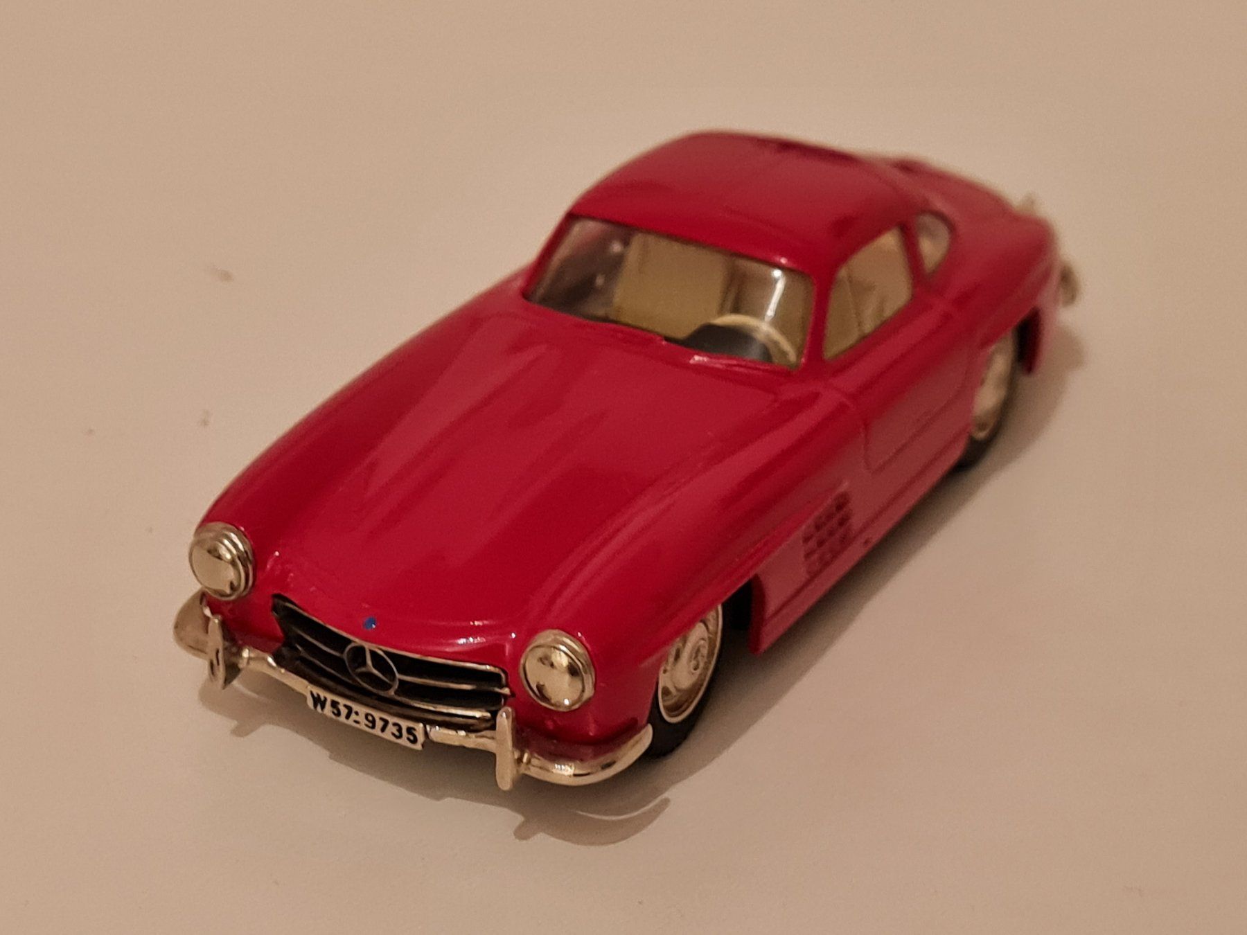 Mercedes-Benz Modellautos: Roter Mercedes 300 SL Modellauto – Neu (gemäss Beschreibung) aus Kehrsatz von emadir 2