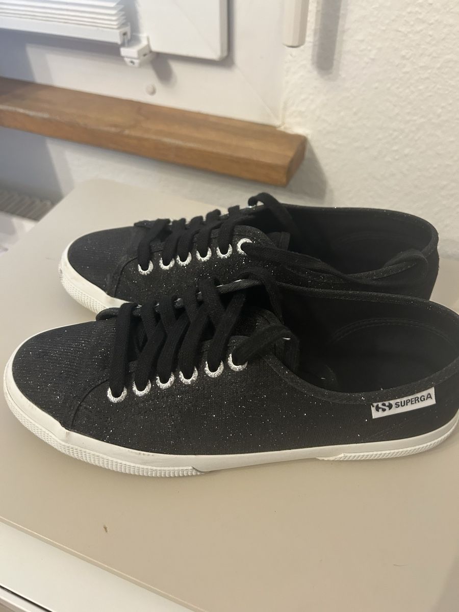 Chaussures femmes: Schöne schwarze Glitzer Schuhe gr 39 – D'occasion à Allschwil par selake990673