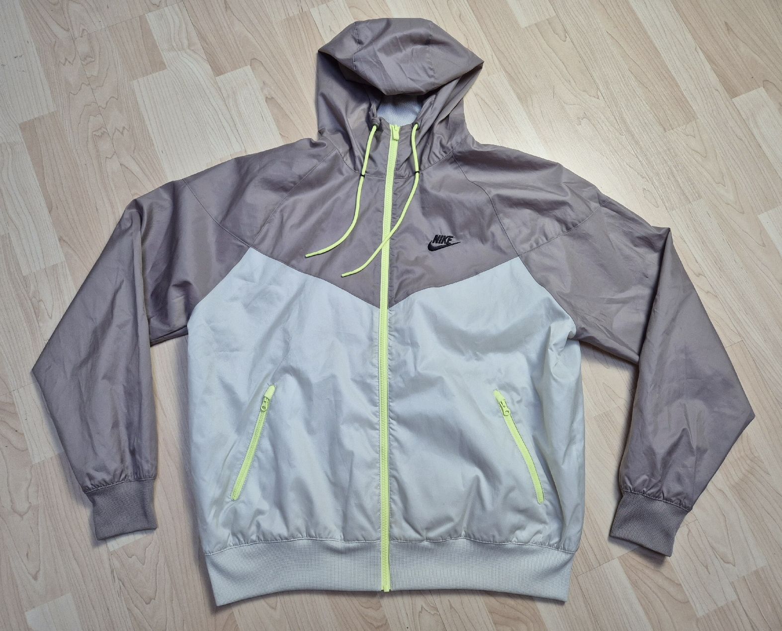 Nike Giacche: Rare Nike Windrunner Jacke Grösse M – Nuovo (secondo la descrizione) da St. Gallen venduto da CaliSunshine