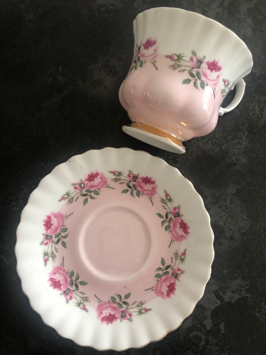 Royal Albert Tazze: Royal Albert Tasse & Unterteller – Usato da Oberglatt ZH venduto da ssch81 1
