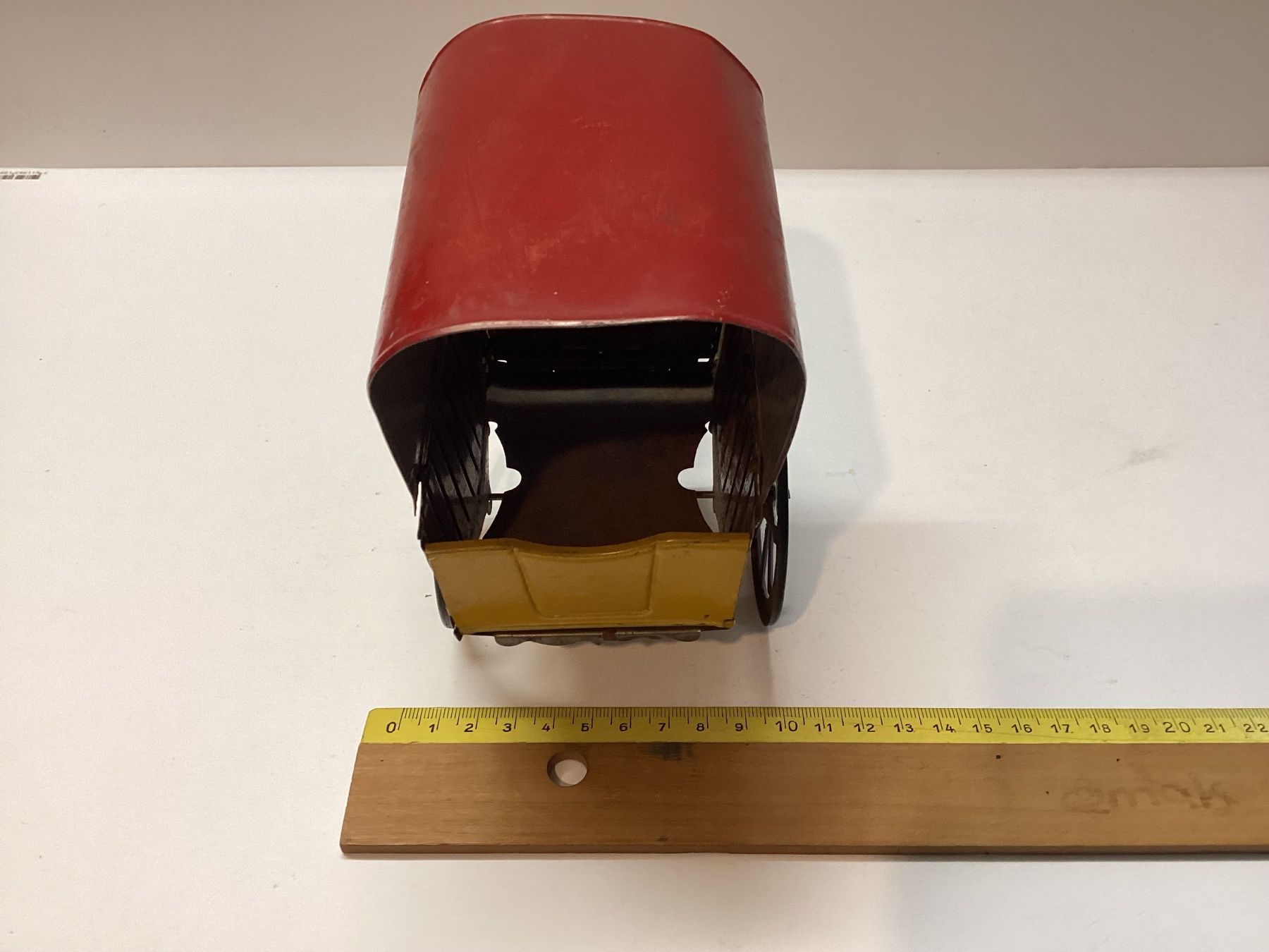 Giocattoli: Antike Blechkutsche mit Pferd – Usato da Eglisau venduto da mar_5rn2 3