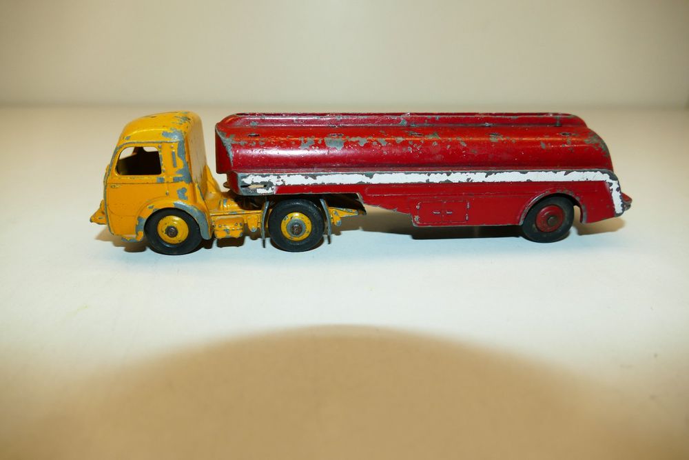 Tracteur Panhard avec citerne Titan, Dinky Toys 32C