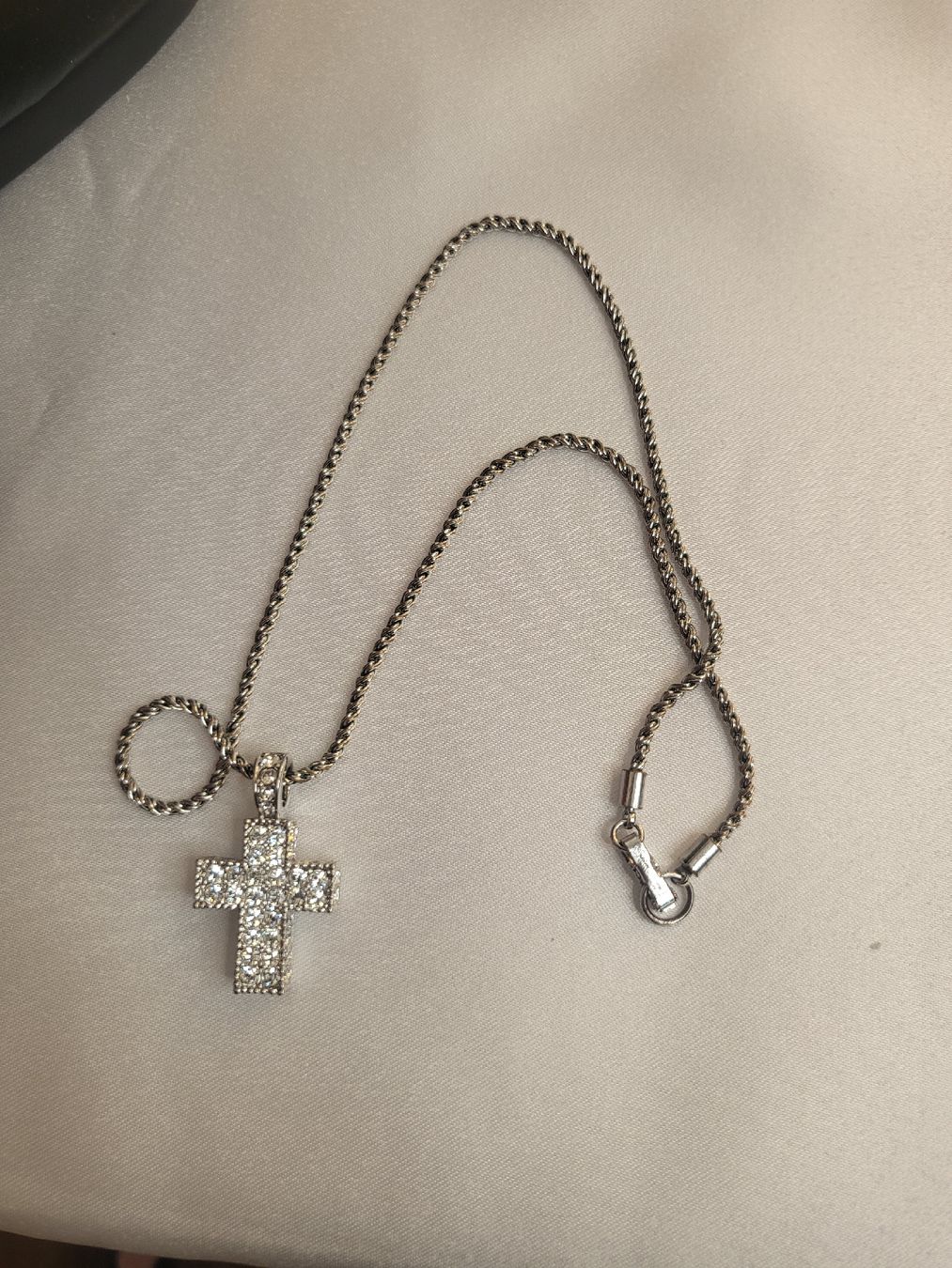 Swarovski Colliers: Swarovski Kreuz mit Kette – D'occasion à Hellbühl par d.d.d.125 6
