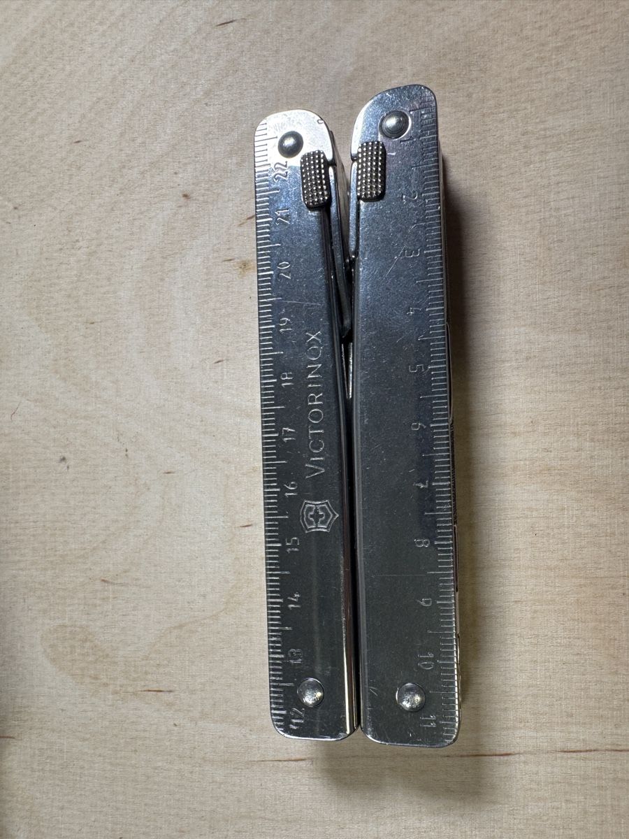Victorinox Tous les outils: Victorinox SwissTool Multitool mit Bitset Lederetui – D'occasion à Zürich par Marble 1