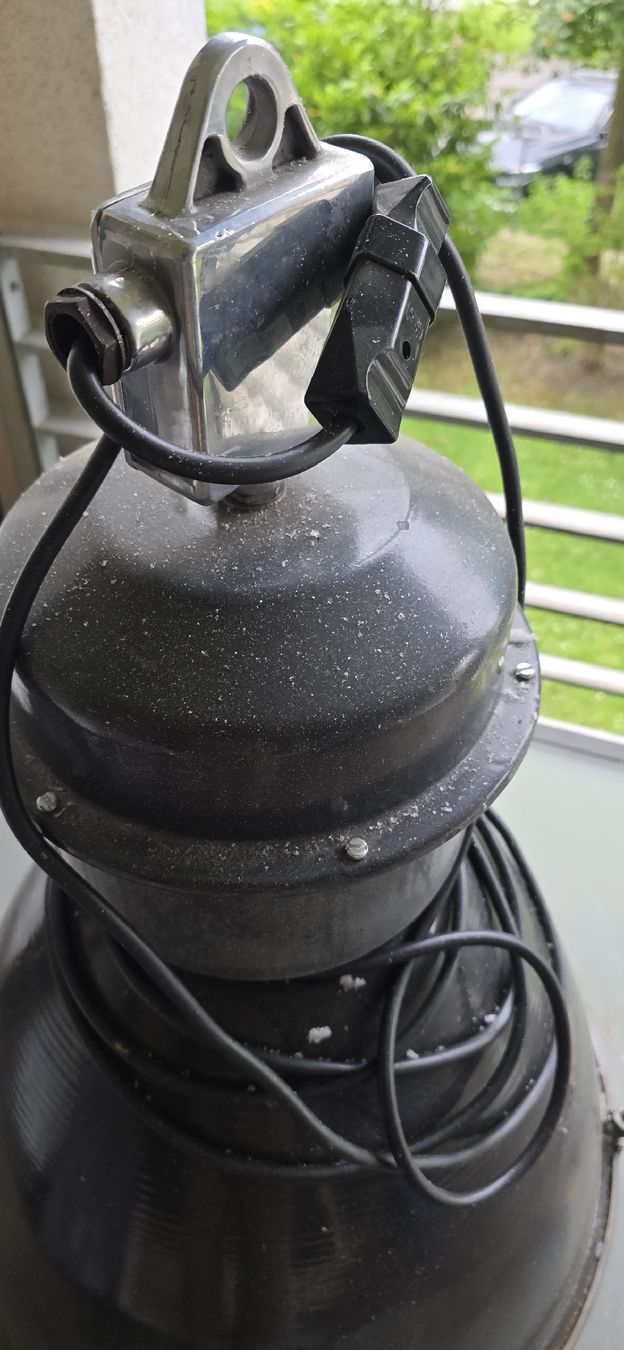 Kronleuchter & Deckenlampen: Industrielampe Deckenlampe Typ 25 400 220V – Gebraucht aus Basel von Jcva 4