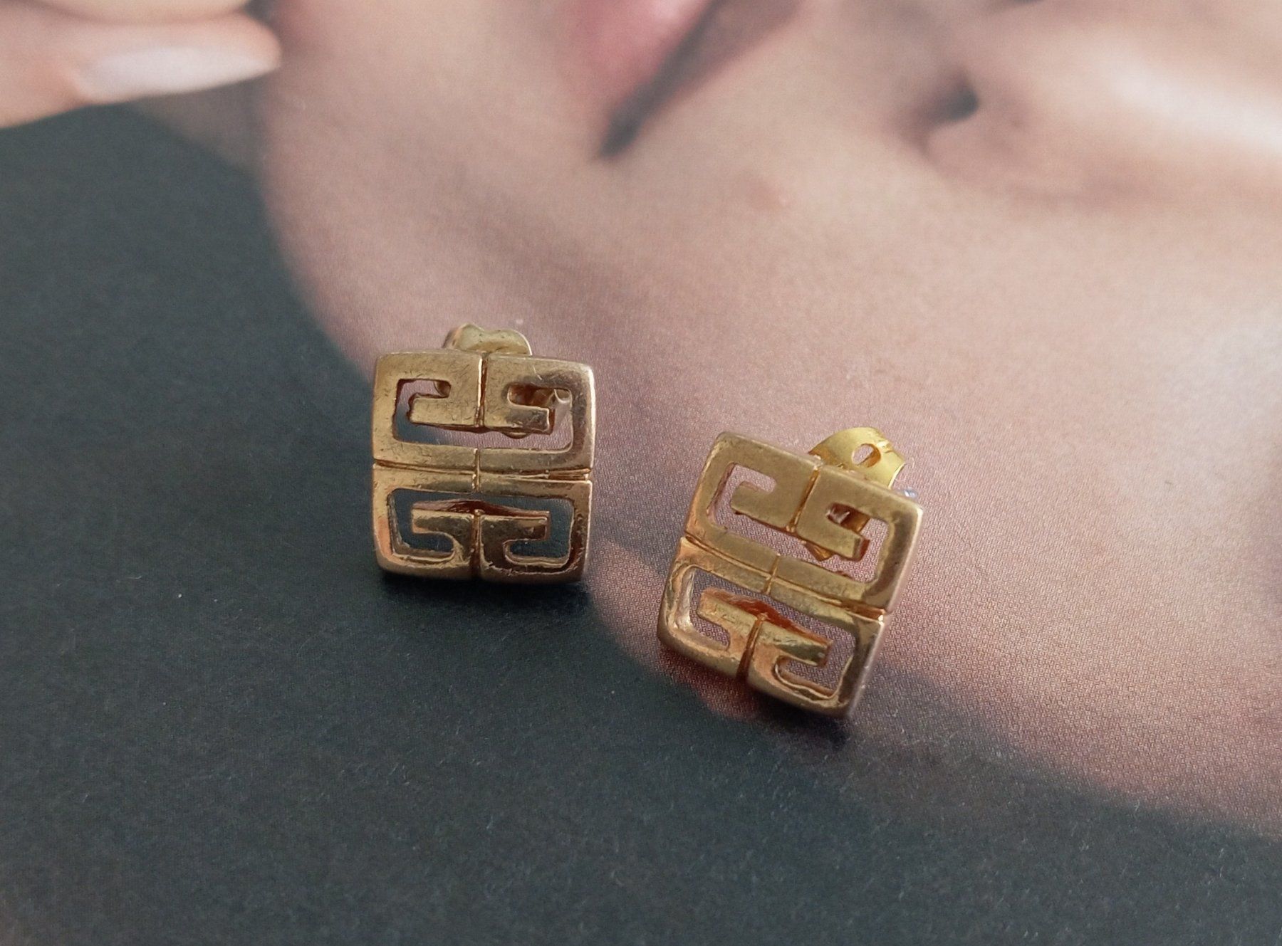 Givenchy Ohrringe & -stecker: Givenchy Ohrstecker vintage – Gebraucht aus Romanshorn von mololo