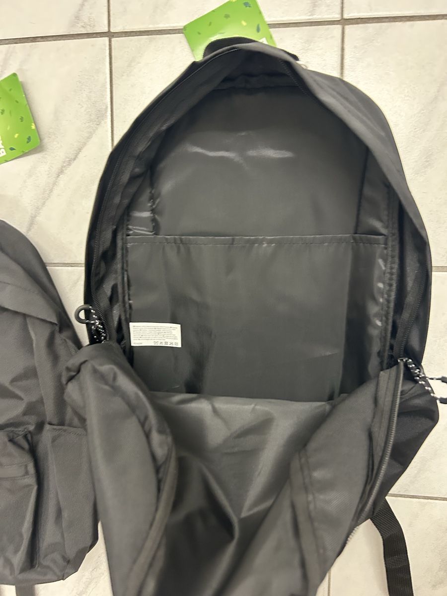 Borse & Zaini: Neue ungebrauchte 2 Schwarze Rucksäcke – Nuovo (secondo la descrizione) da Küssnacht am Rigi venduto da Happy_home 2