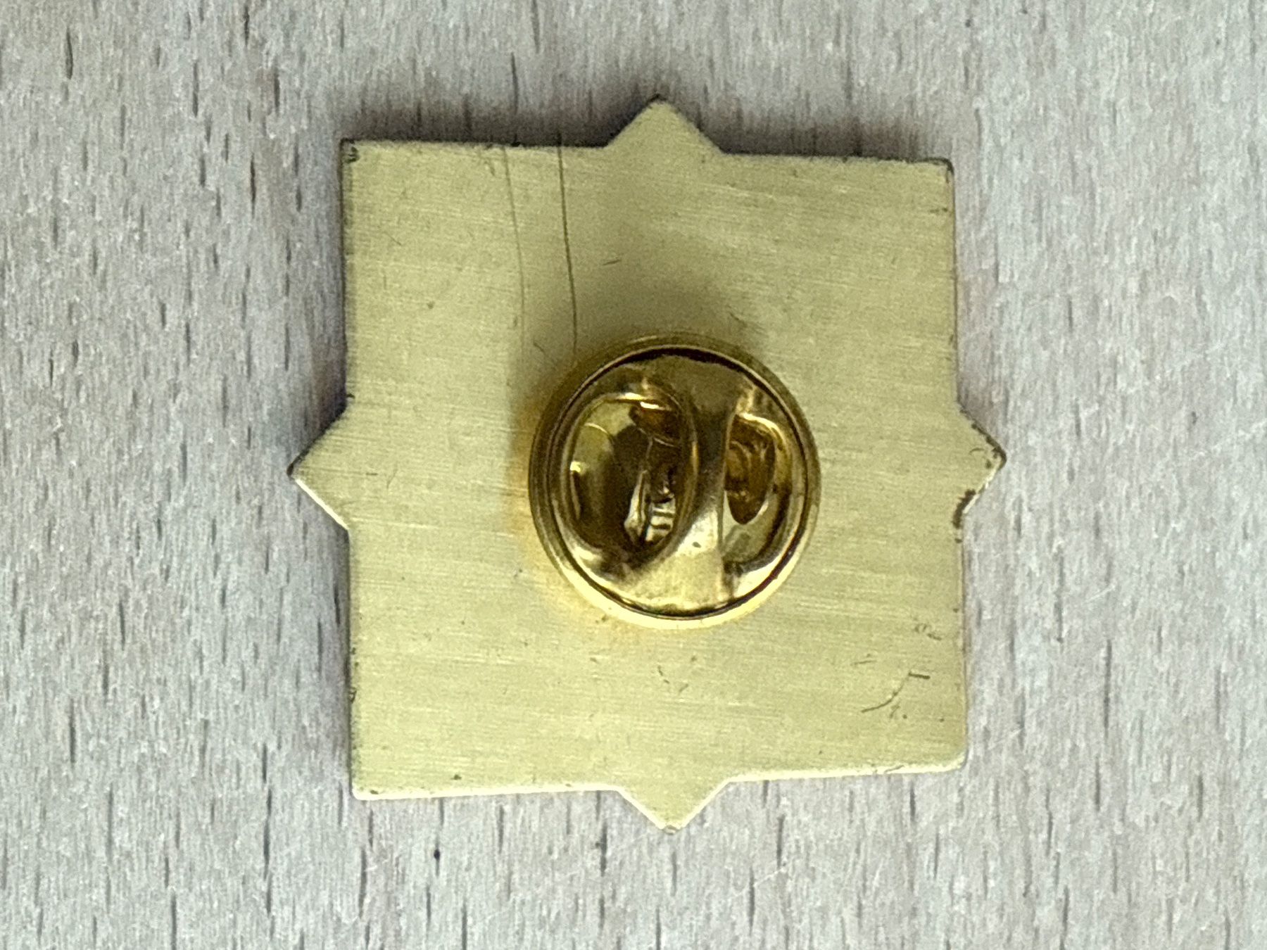 Placchette & Badge: Pin Guggemusig 34er Höckler – Usato da Glattbrugg venduto da Schweigmatt 1