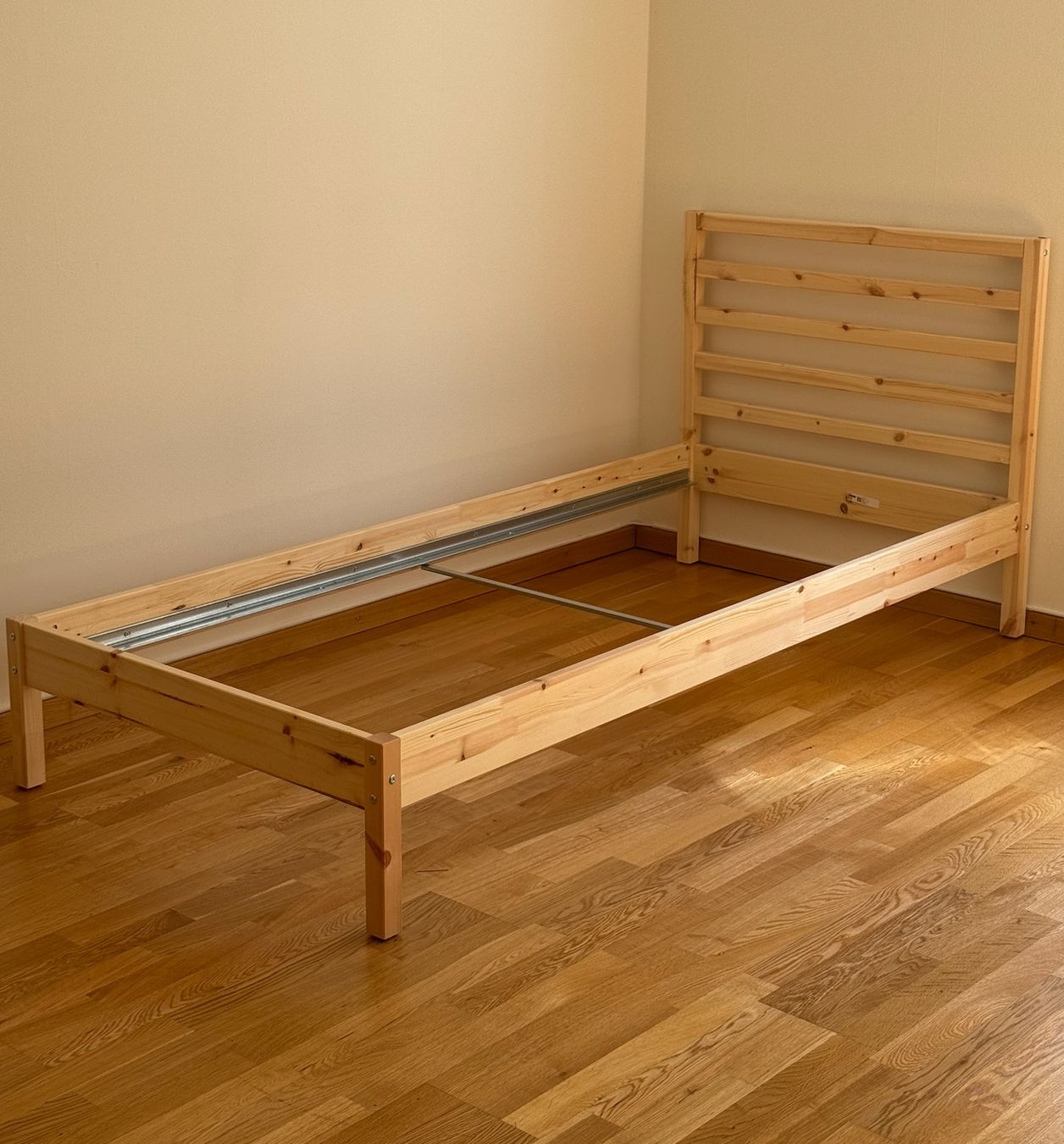 Ikea Lits: IKEA Tarva bed frame – Neuf (Voir description) à Adliswil par rub_6fzp