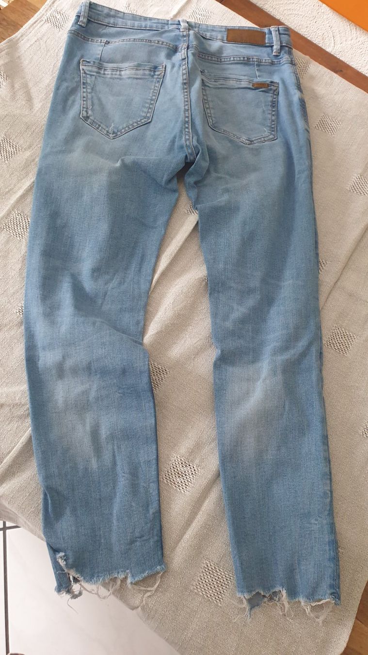 Pull&Bear Jeans: Pull&Bear Jeans, Gr. 40, destroyed Look für den Sommer – Gebraucht aus Malters von burzi 1