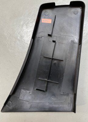 Volkswagen Tutti pezzi di ricambio auto: Abdeckung Sitzverkleidung T4 – Usato da Alpnach-Dorf venduto da Hess-Automobile