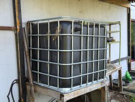 IBC Tank 1000L schwarzer Kunststoff Metallrahmen gebraucht