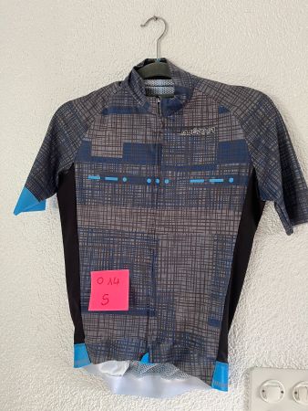 Maillot de vélo taille S neuf de marque Björka ref 014 S