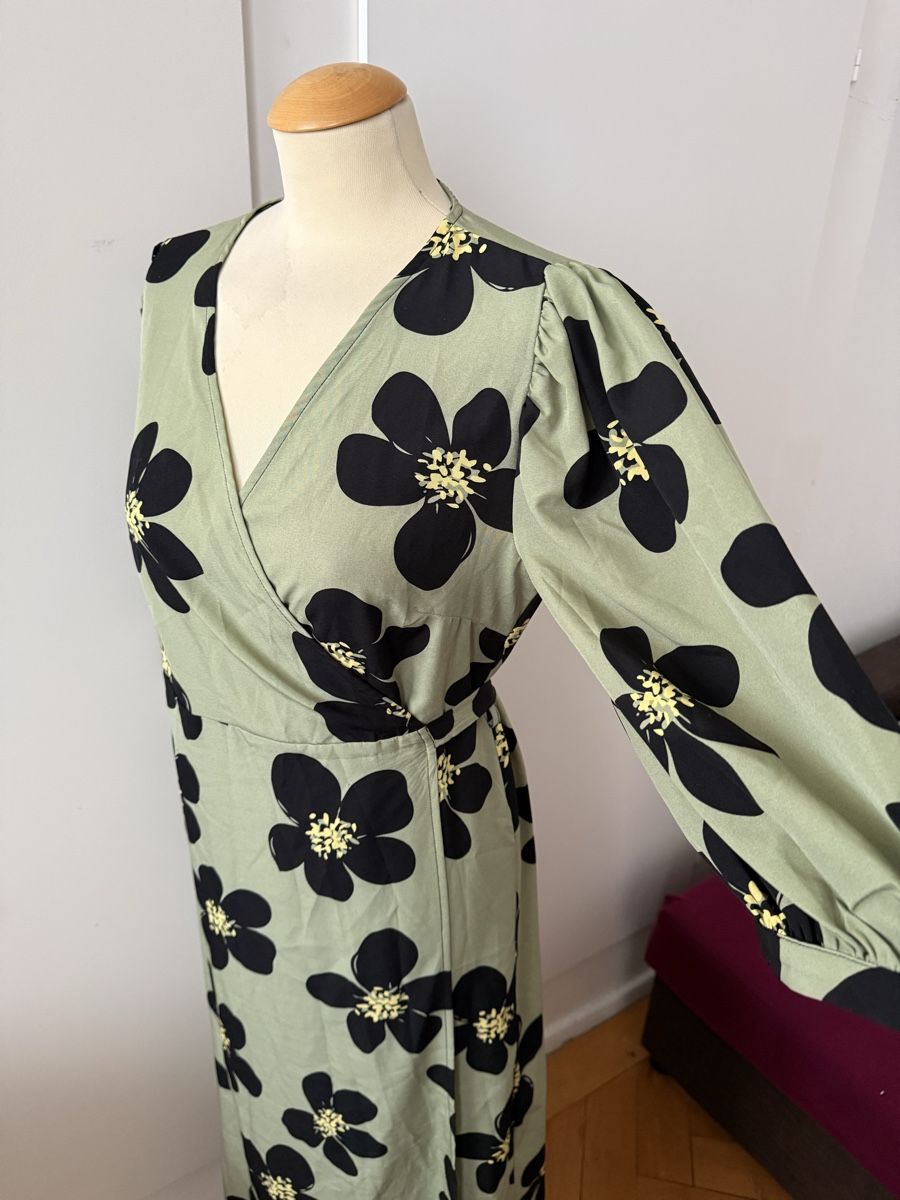 Vila Kleider: Robe portefeuille – Neu (gemäss Beschreibung) aus Le Locle von tchanatakoua 4
