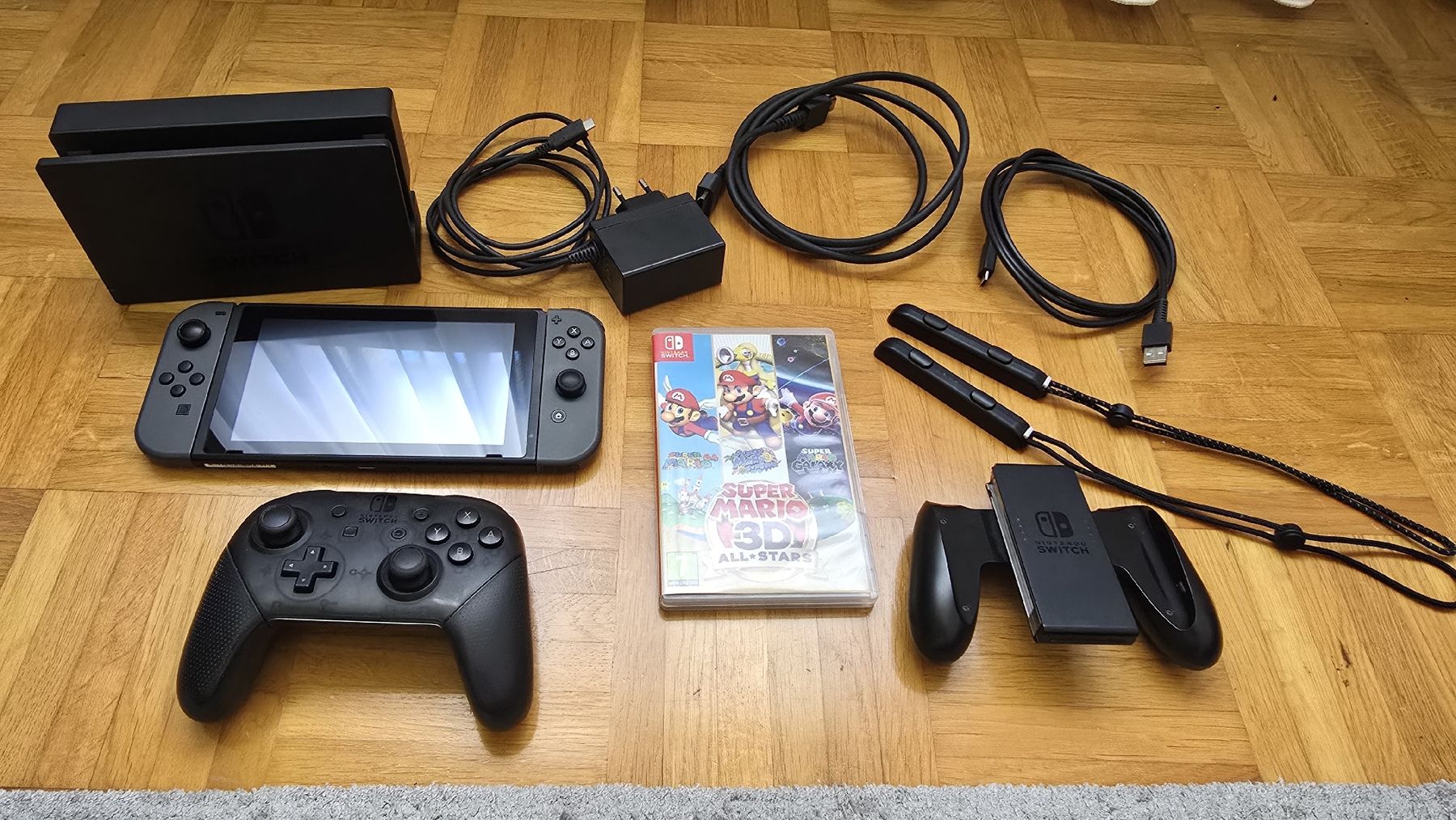 Nintendo Consoles: Nintendo Switch + Pro Controller + Super Mario 3D All-Stars – D'occasion à Reinach BL par ero_db9s