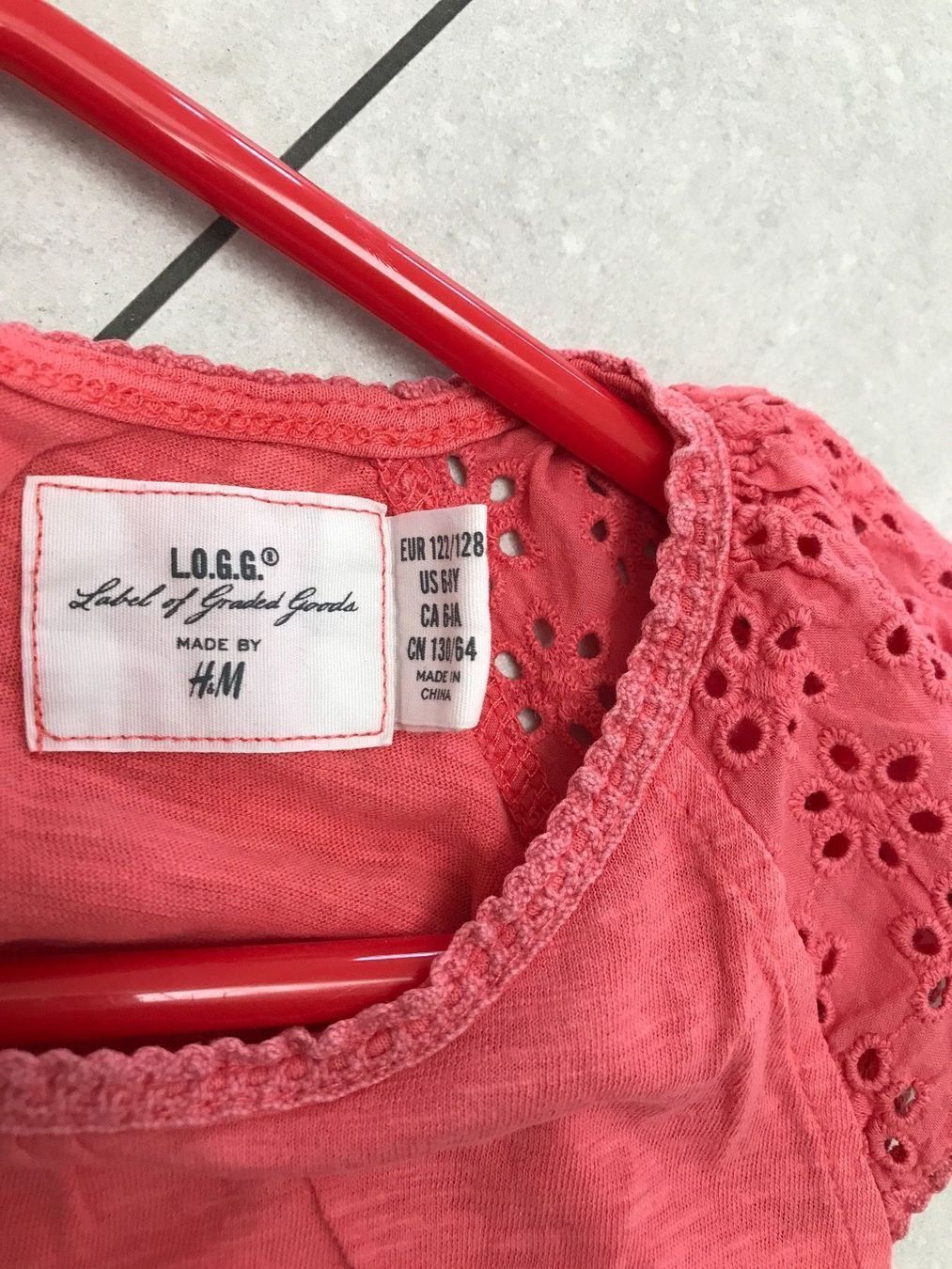 Blusen, T-Shirts & Tops: Mädchen Tshirt Gr. 128 – Gebraucht aus Wädenswil von JJ15 2