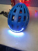 Velohelm Lumos mit LED Licht blau gebraucht
