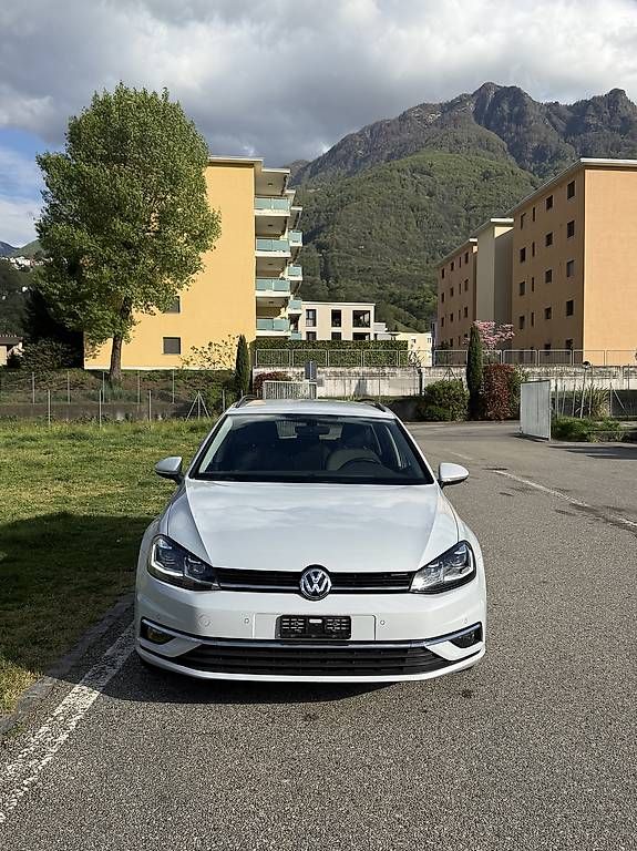 Automobili: VW Golf Var. 2.0 TDI – Usato da Giubiasco venduto da automobili72 4