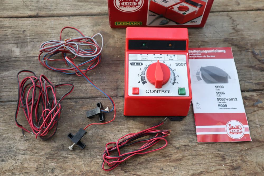 413096 Transformateur de sécurité 230V vers 12V ou 24V - 25VA - 4 modules - professionnel