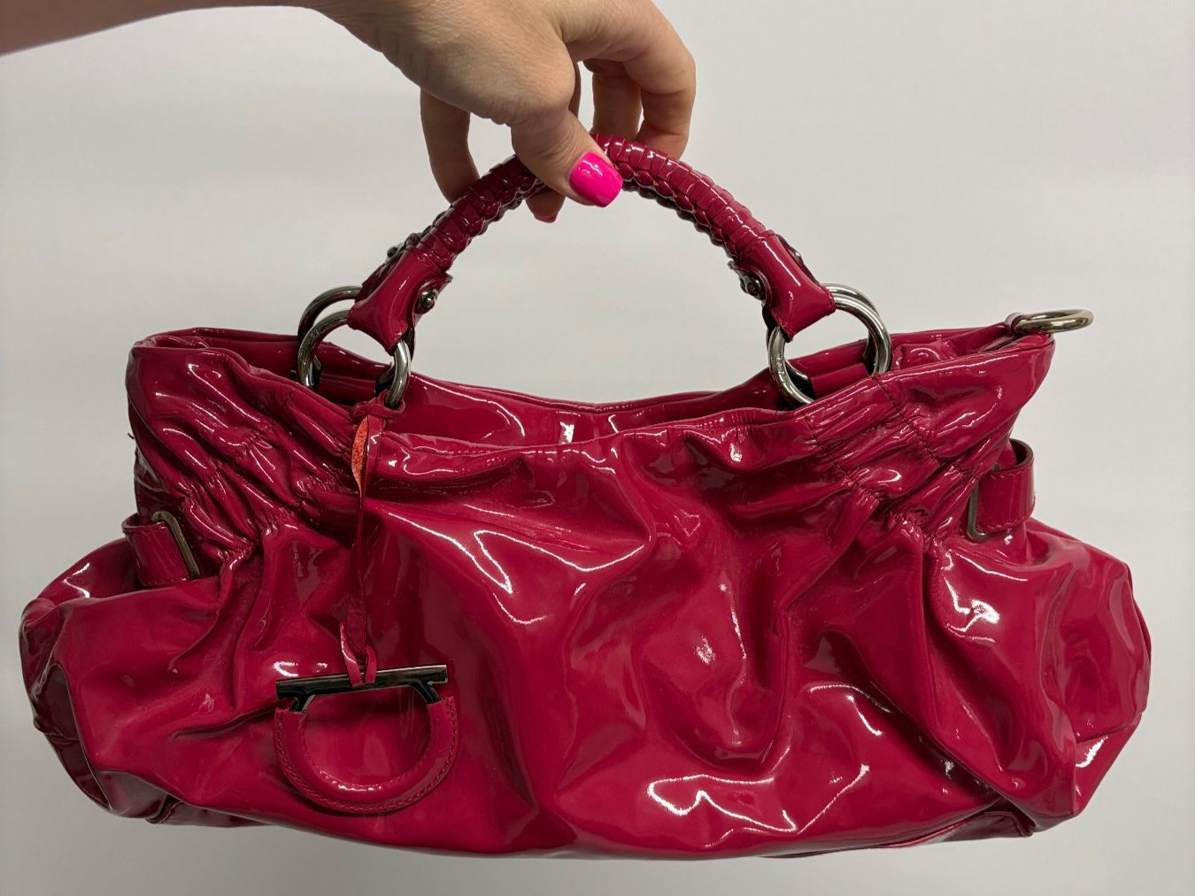 Salvatore Ferragamo Borse da donna: Ferragamo Ava Schultertasche pink Lackleder – Nuovo (secondo la descrizione) da Regensdorf venduto da secondchancefashion