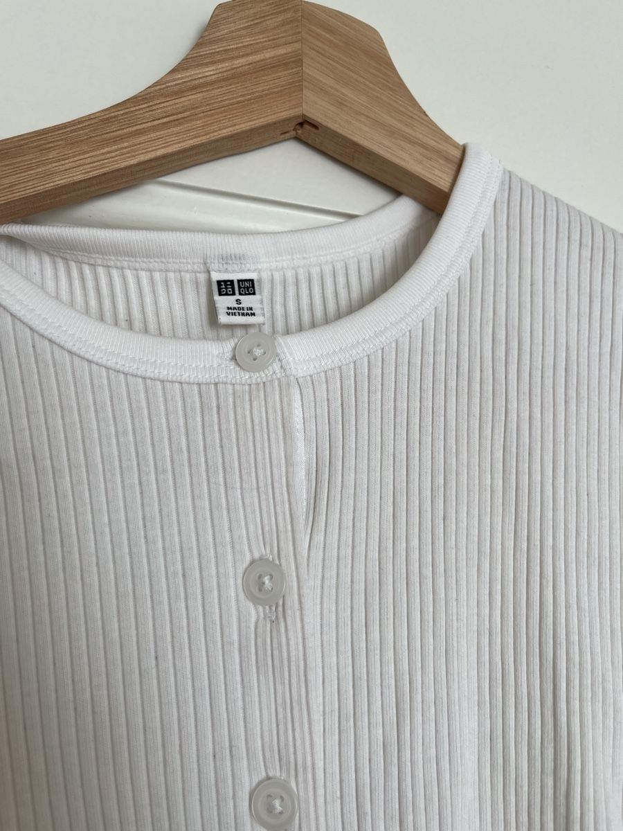 Top: Uniqlo Top Weiss Grösse S – Nuovo (secondo la descrizione) da Dornach venduto da mia_7k5s 1