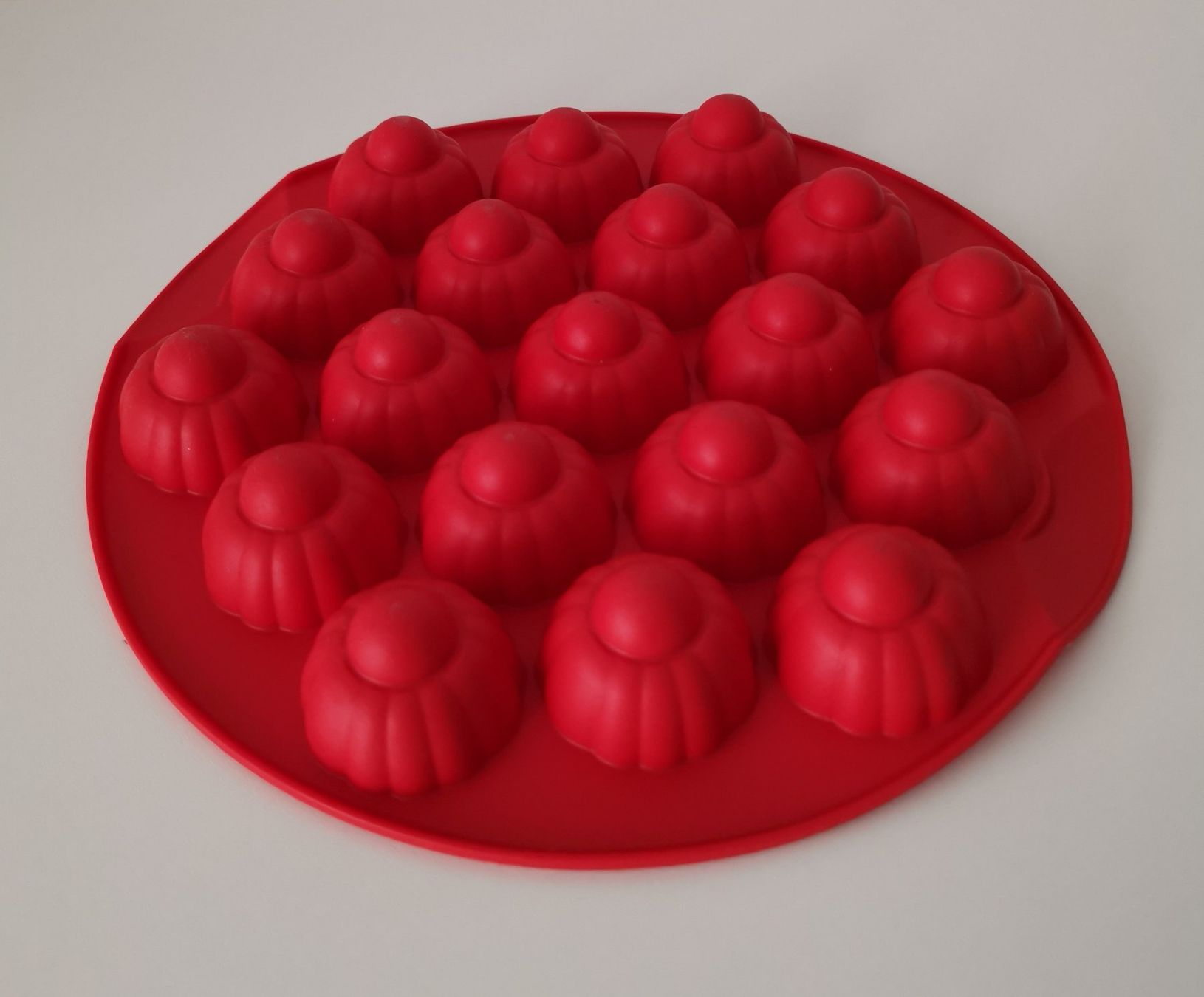 Tupperware Moules à gâteaux: Tupperware Apero Backform Silikon Abholen Chur oder Versand – Neuf avec emballage d'origine à Zürich par Pokiemon