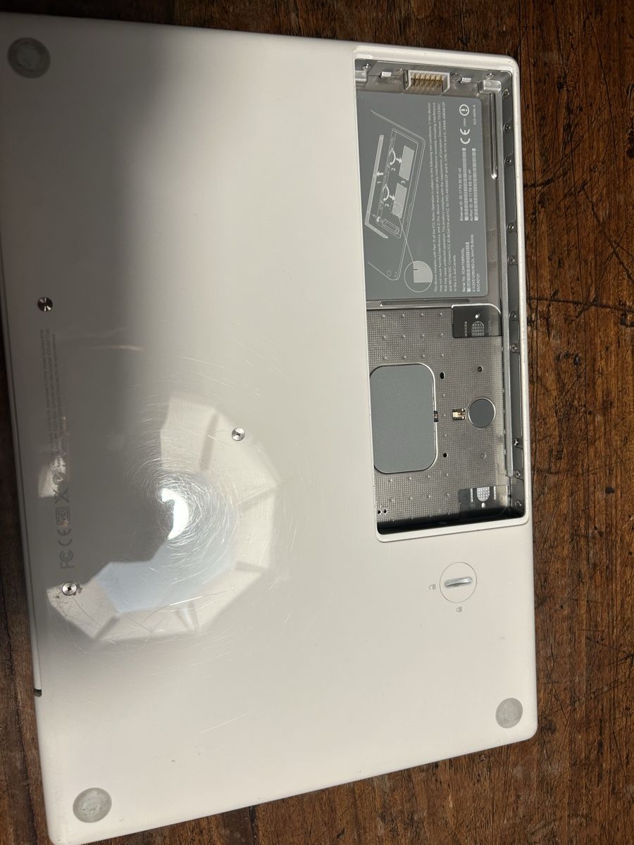 Apple Notebooks: Apple MacBook 13" 2006 A1181 – Defekt aus Bellinzona von Yoichi 3