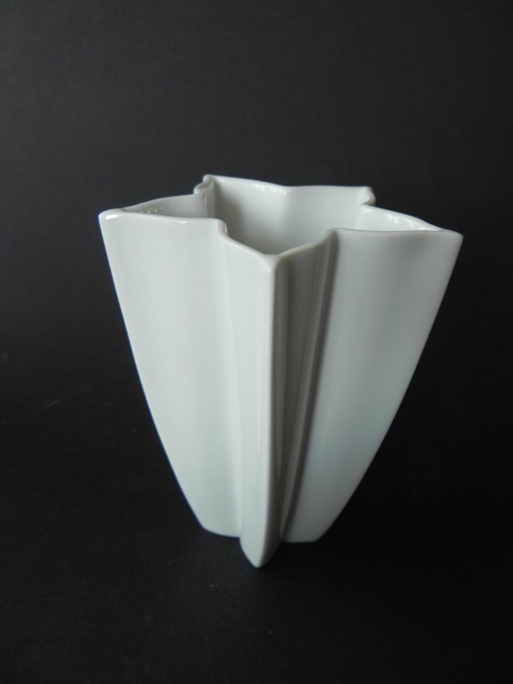 Hutschenreuther Vasen & Gefässe: Stern Vase von Hutschenreuther – Neu (gemäss Beschreibung) aus Zürich von LodgE-21 2