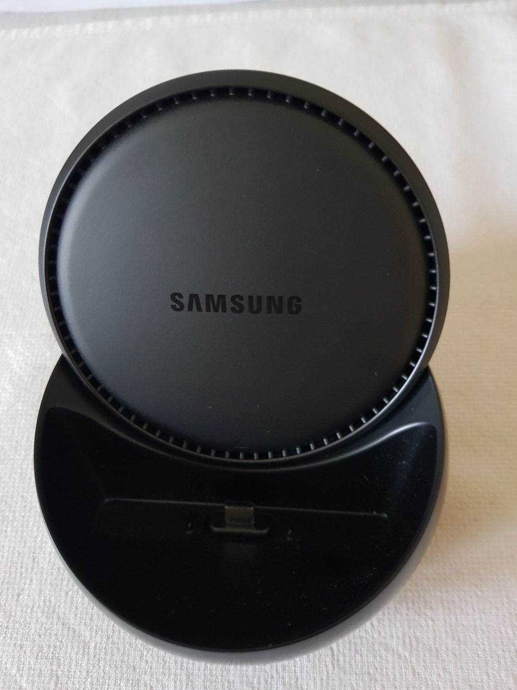 Samsung Docking station: Samsung DeX Station EE-MG950 - Neuwertig . – Nuovo (secondo la descrizione) da Schlieren venduto da Luibird 6