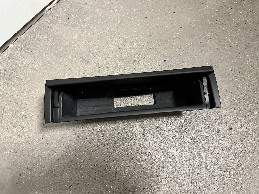 BMW Tutti pezzi di ricambio auto: Bmw E46 Ablagefach Mittelkonsole Klappe – Usato da Meilen venduto da SimoKutlin46 1
