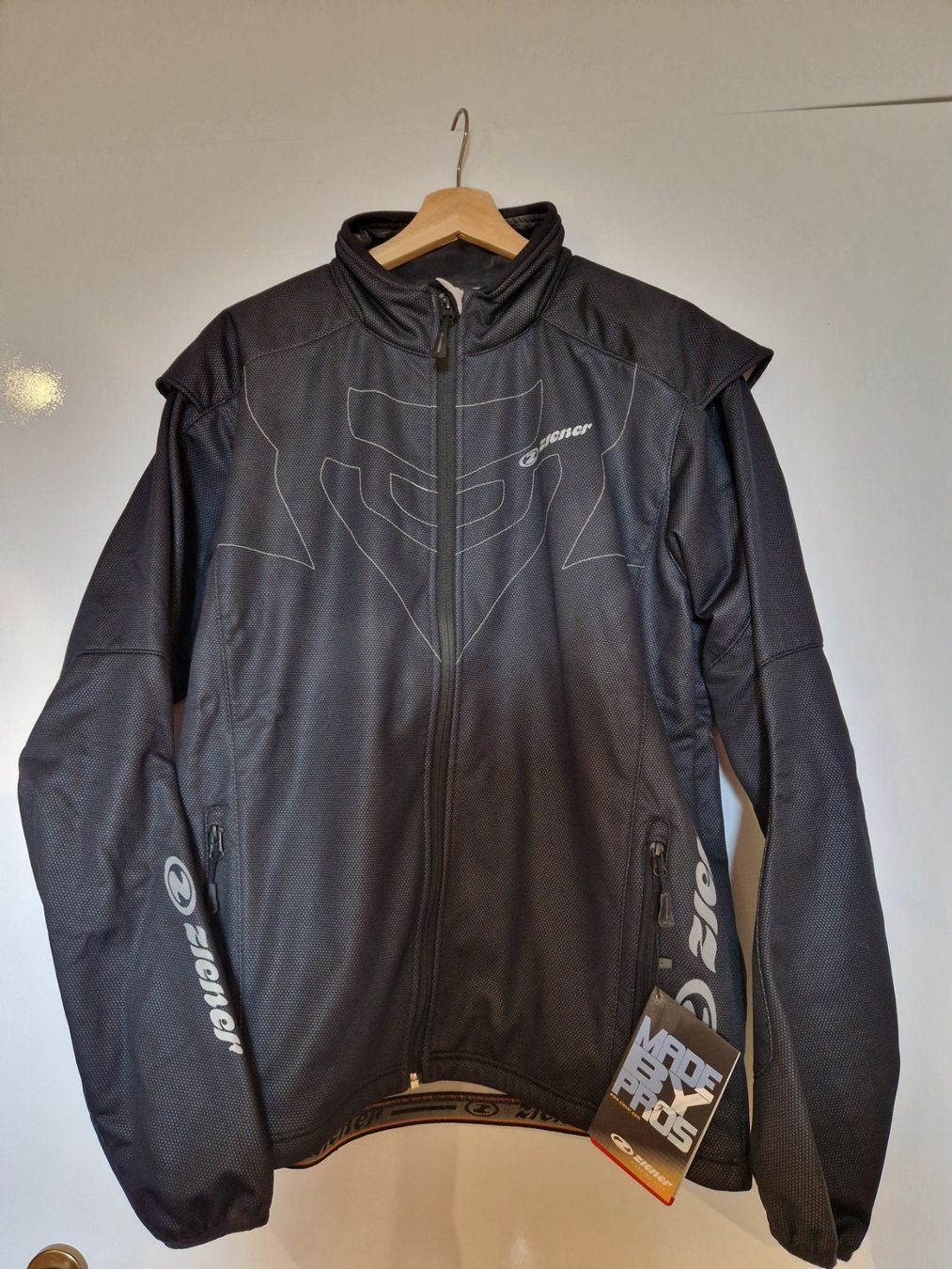 Ziener Giacche: Ziener Herren Softshelljacke Gr. L, neu mit Etikett – Nuovo e nell'imballaggio originale da Kilchberg ZH venduto da wen07