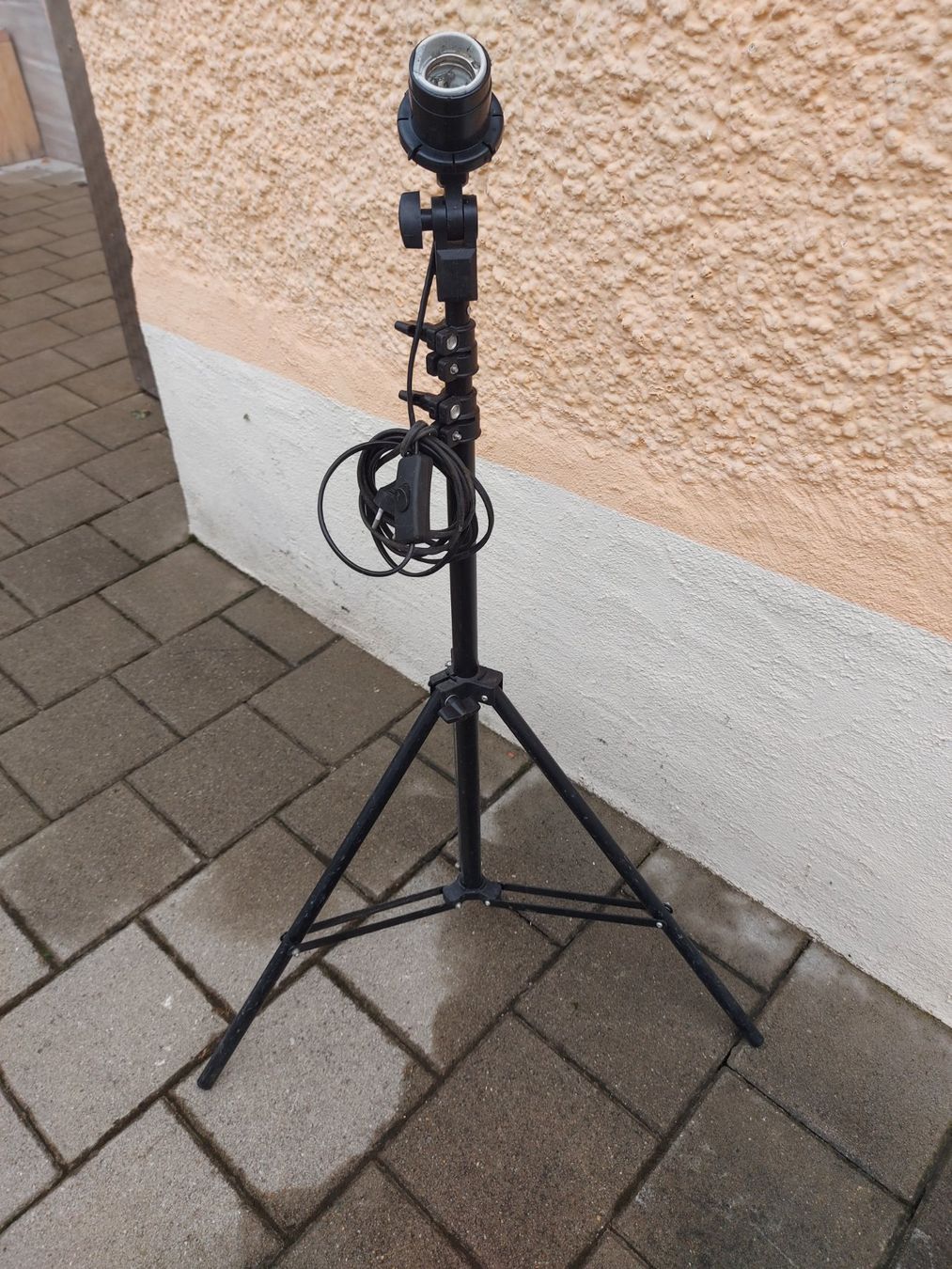 Stative & Stativköpfe: schwarzes Teleskop-Stativ; Lampenstativ; mit E27Sockel – Gebraucht aus Rheinau von profitronic.shop 4