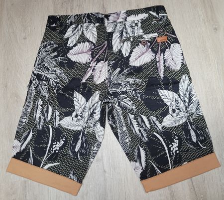 Catimini Sommer Shorts Blumenprint, neu Gr.164