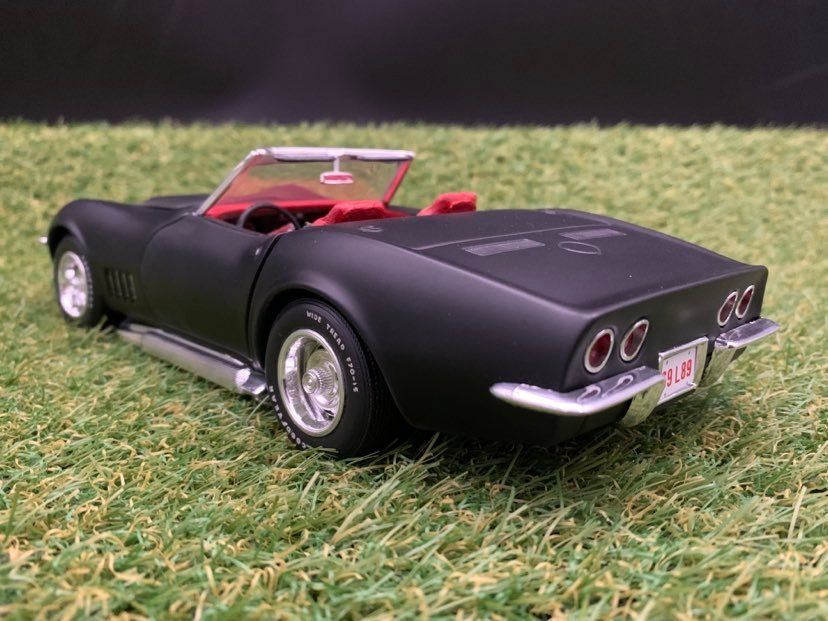 Revell Modellini d'auto: Chevrolet Corvette 1969 1:18 – Usato da Epautheyres venduto da LordSkull 5