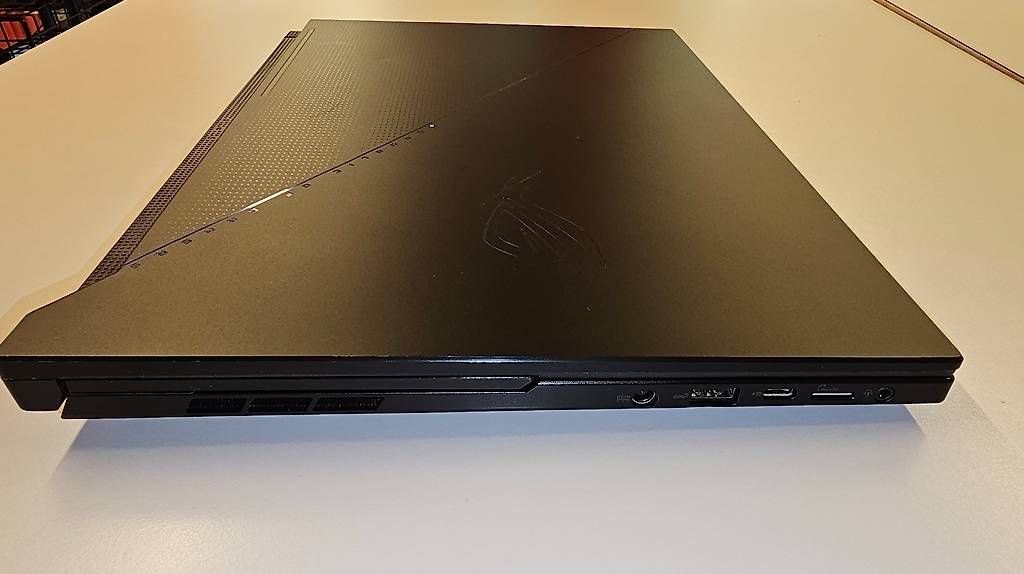 Asus Portables: ASUS ROG Zephyrus Duo 16 NVIDIA GeForce RTX 3070 Ti – D'occasion à Zürich par gpox 4