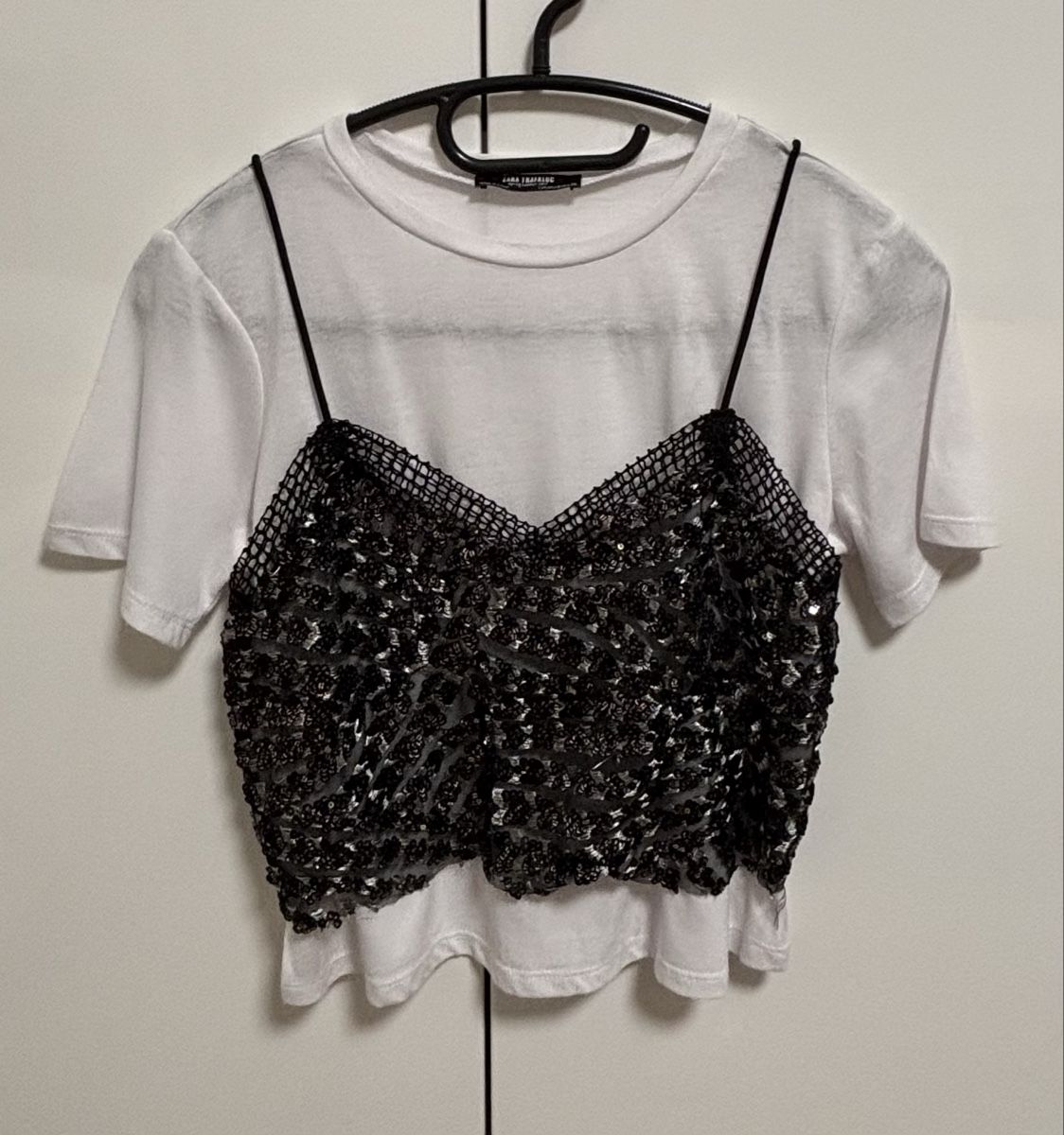 Zara T-Shirts: Zara Top mit Pailletten Einsatz, Grösse S – Gebraucht aus Zollikerberg von Jvac2