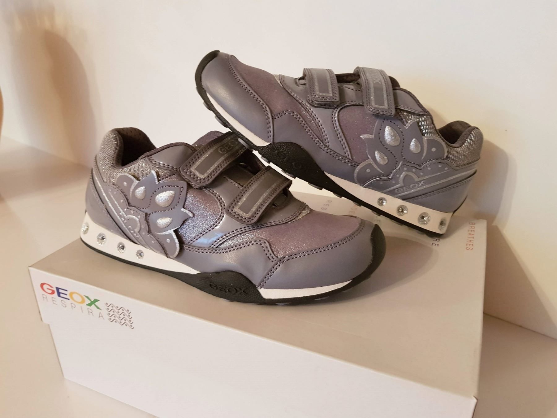 Geox Chaussures filles: Geox Sneaker mit Blinklicht Gr.35 – Neuf avec emballage d'origine à Reinach AG par innamac 2
