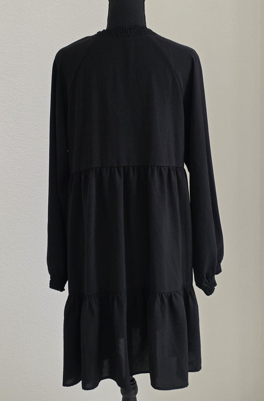 Kleider: Schwarzes Kleid Gr. L – Neu (gemäss Beschreibung) aus Rheinsulz von Gilea 3
