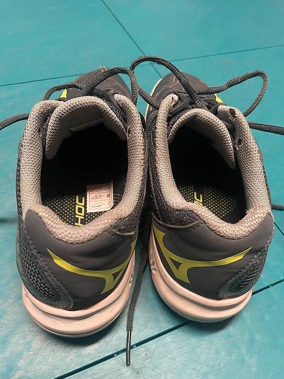 Scarpe da uomo: Hallenschuhe Asics Grösse 39 – Usato da Biel/Bienne venduto da Hamamlezi 1