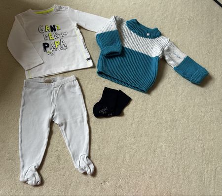 Baby-Set Grösse 74 - Pullover, Shirt, Hose, Socken