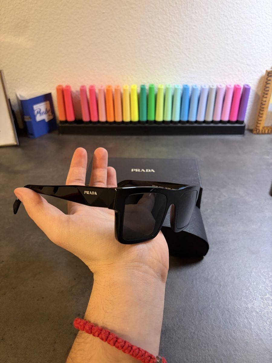 Prada Occhiali & Lenti: Prada schwarze Sonnenbrille – Nuovo (secondo la descrizione) da Herisau venduto da ogkosta 1
